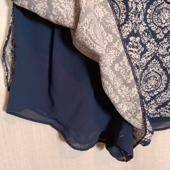 Zuiki Chiffon Navy Print Shorts Size Large - Picture 4 of 6